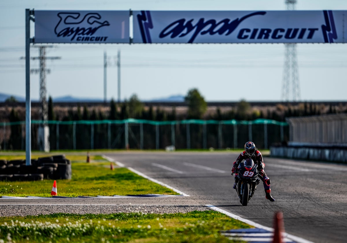 Jorge Martín, a lomos de su Aprilia esta semana en Guadassuar.