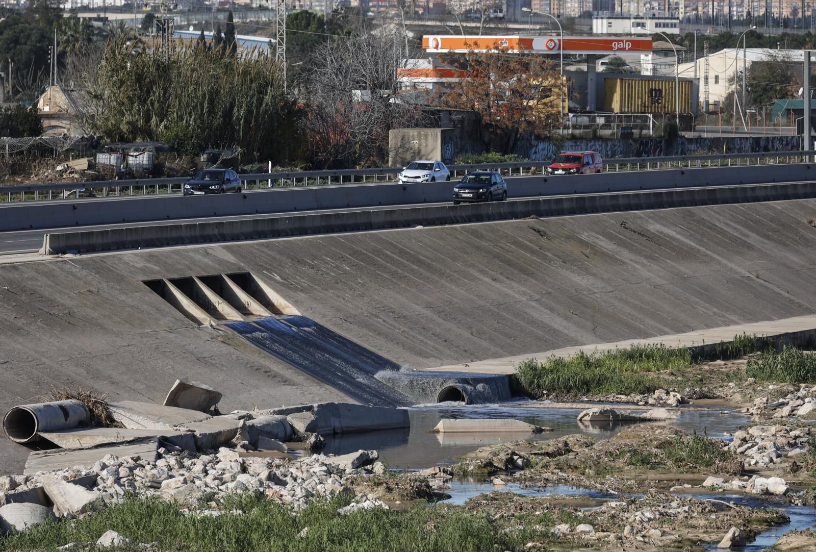 FOTOS | Vertidos en el nuevo cauce del Turia en Valencia