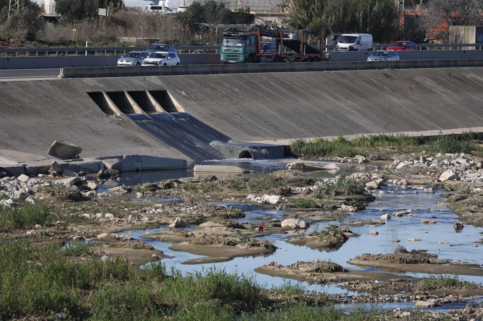 FOTOS | Vertidos en el nuevo cauce del Turia en Valencia