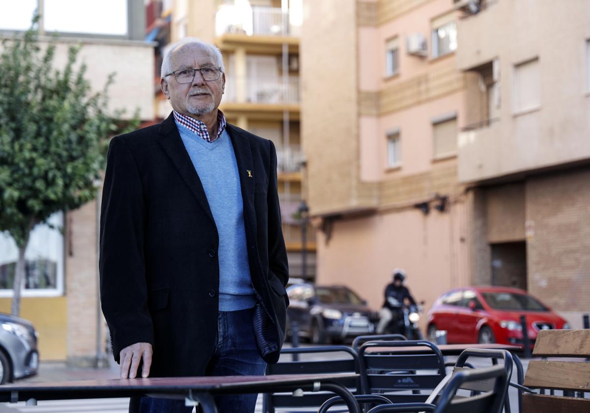 José Luis Eslava, en una terraza cercana a su casa de Mislata.