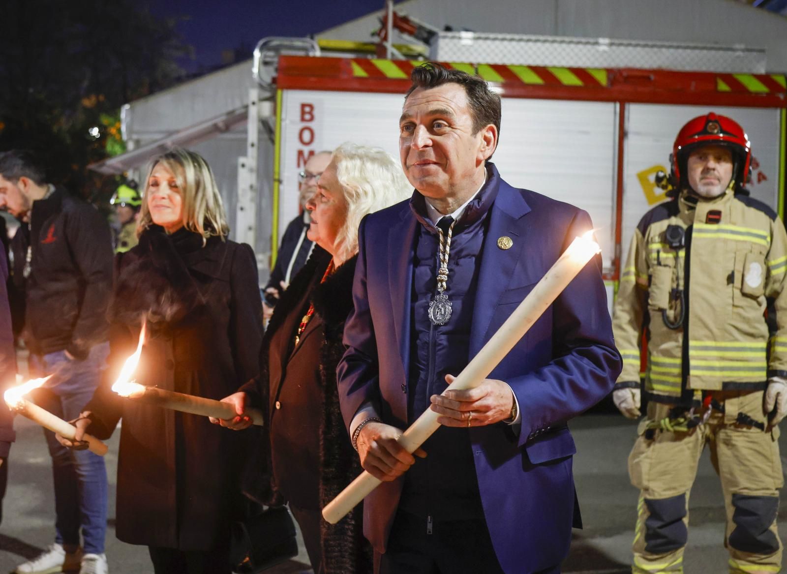 Arde la hoguera de Sant Antoni en Valencia