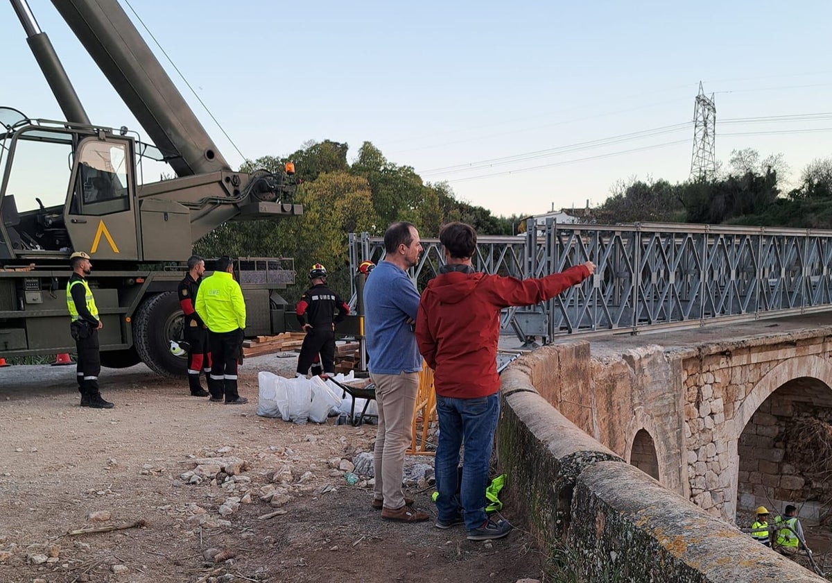 Reconstrucción de un puente en Macastre el pasado 15 de noviembre.