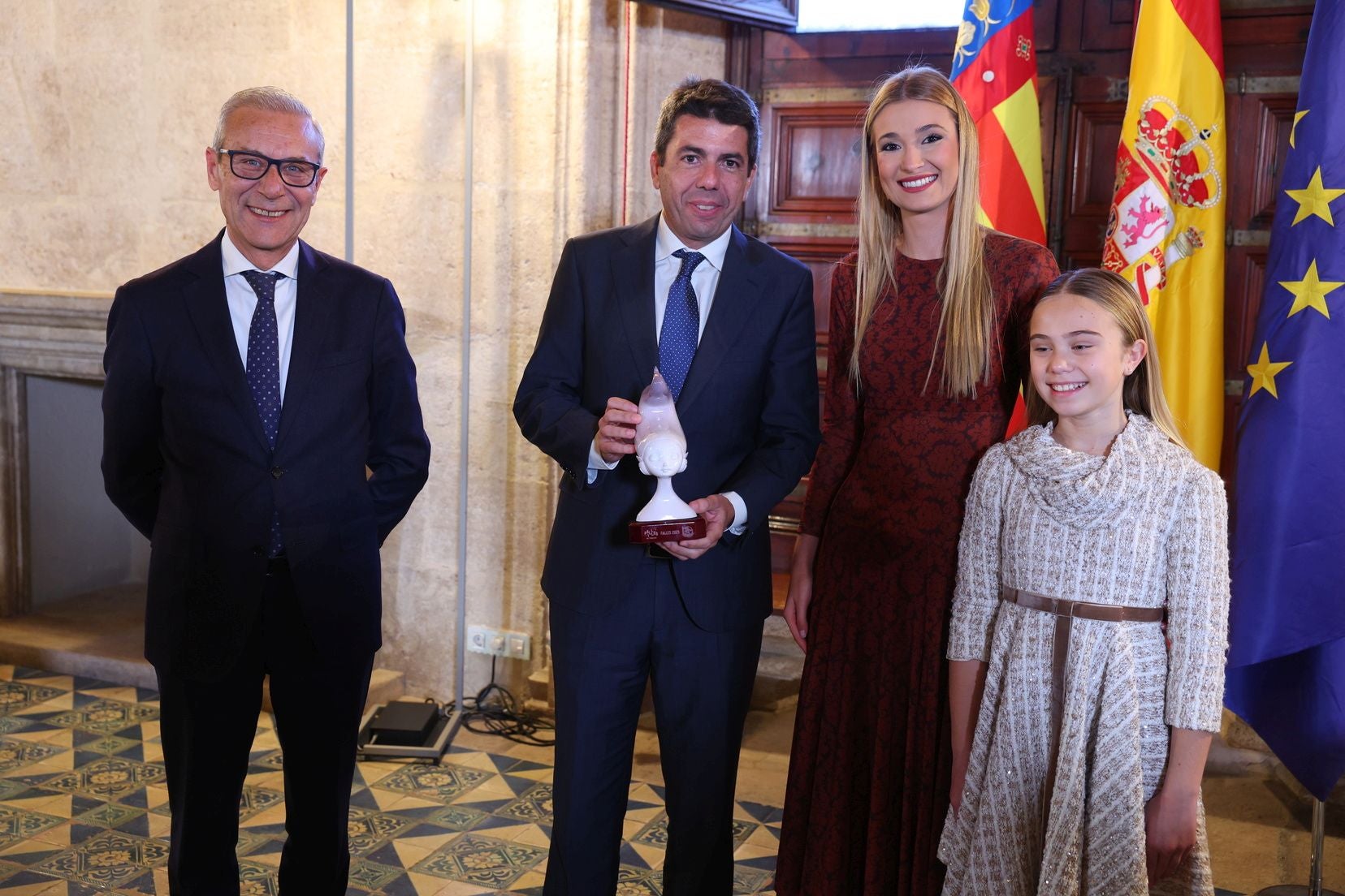 Mazón recibe a las falleras mayores de Valencia