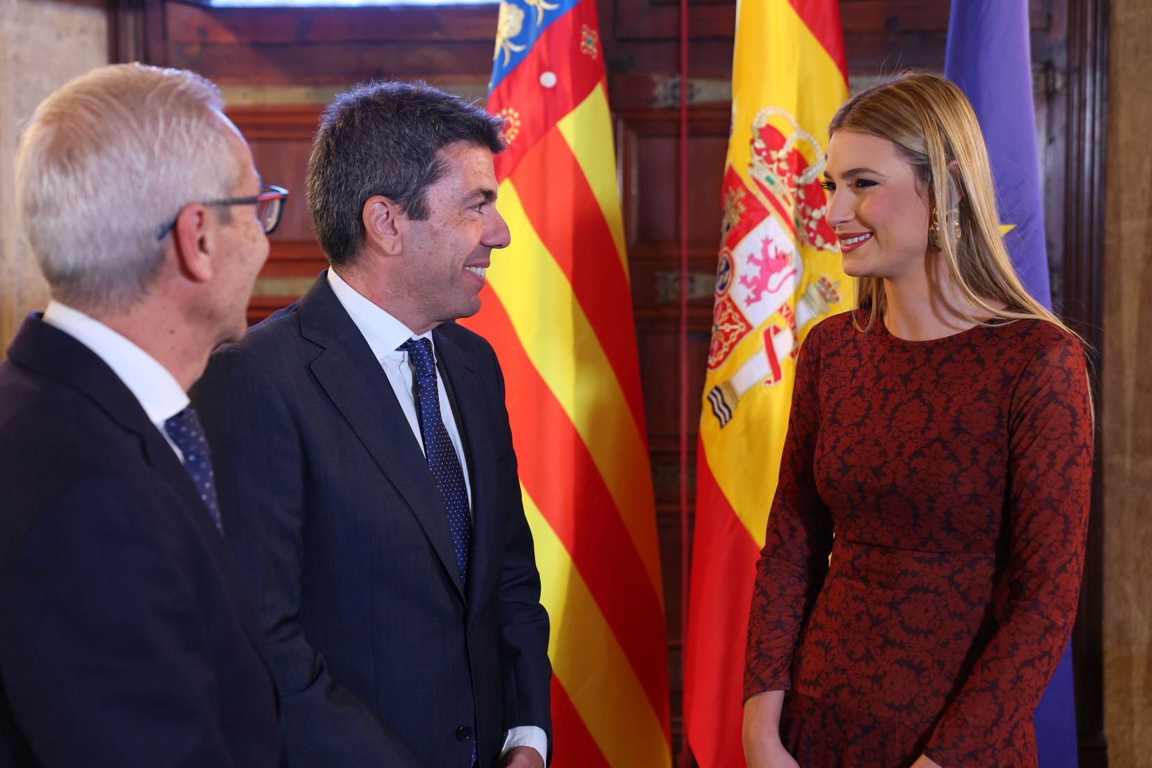 Mazón recibe a las falleras mayores de Valencia