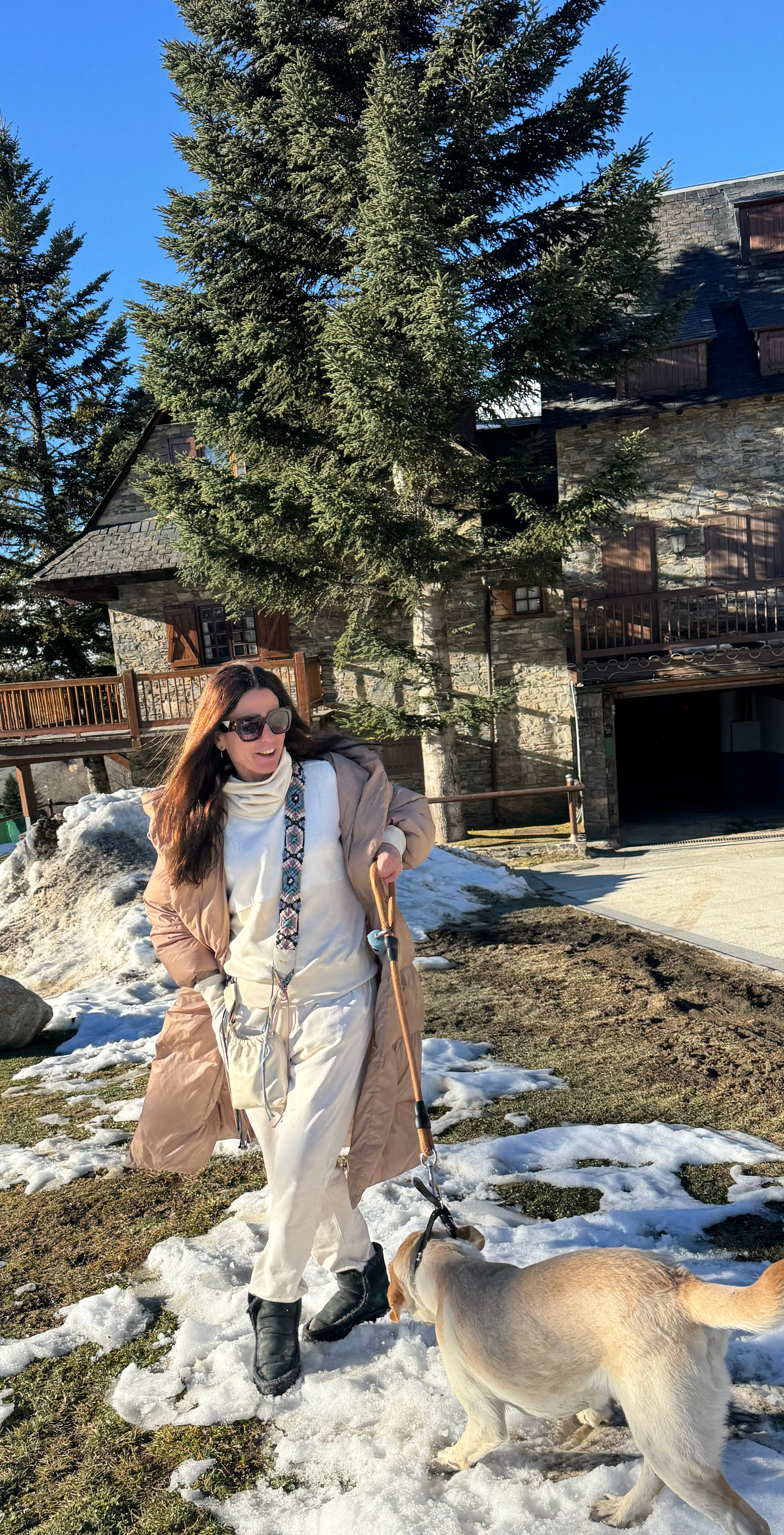 La doctora Lucía Asensio esquiando en Baqueira.