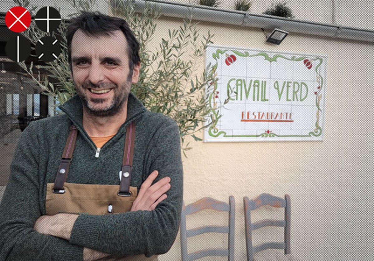 Evarist Miralles, en la puerta de su restaurante.