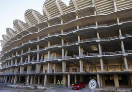 Obreros en el Nou Mestalla esta semana.