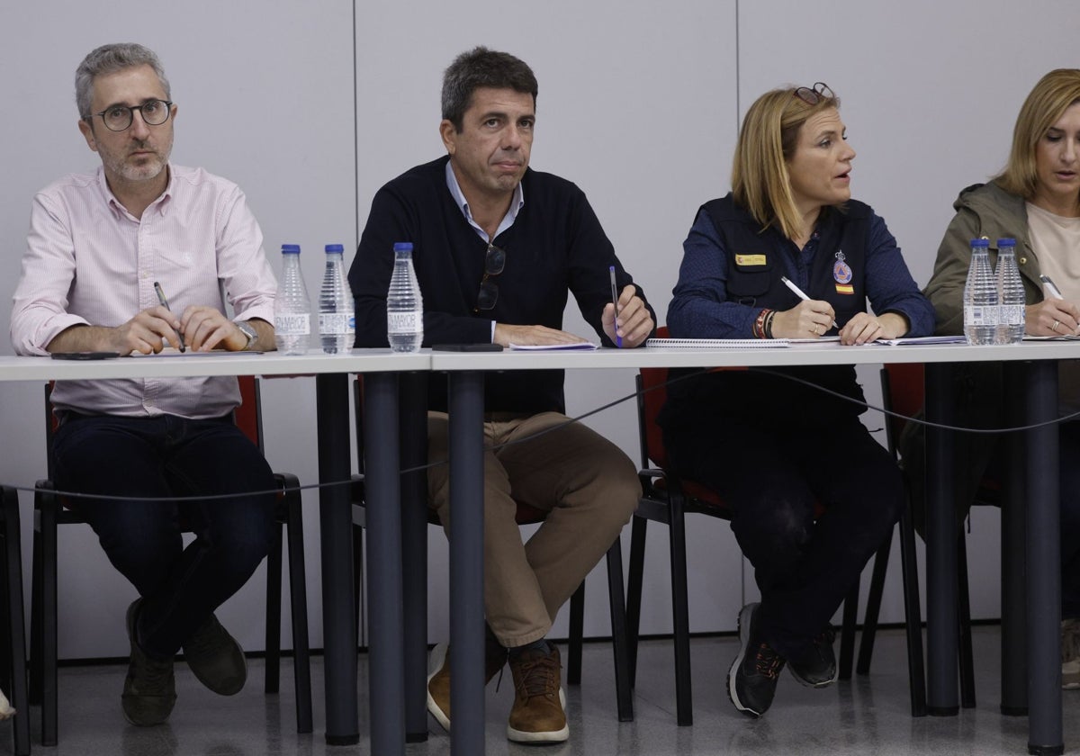 Mazón, Bernabé, Pradas y España durante una reunión del Cecopi.