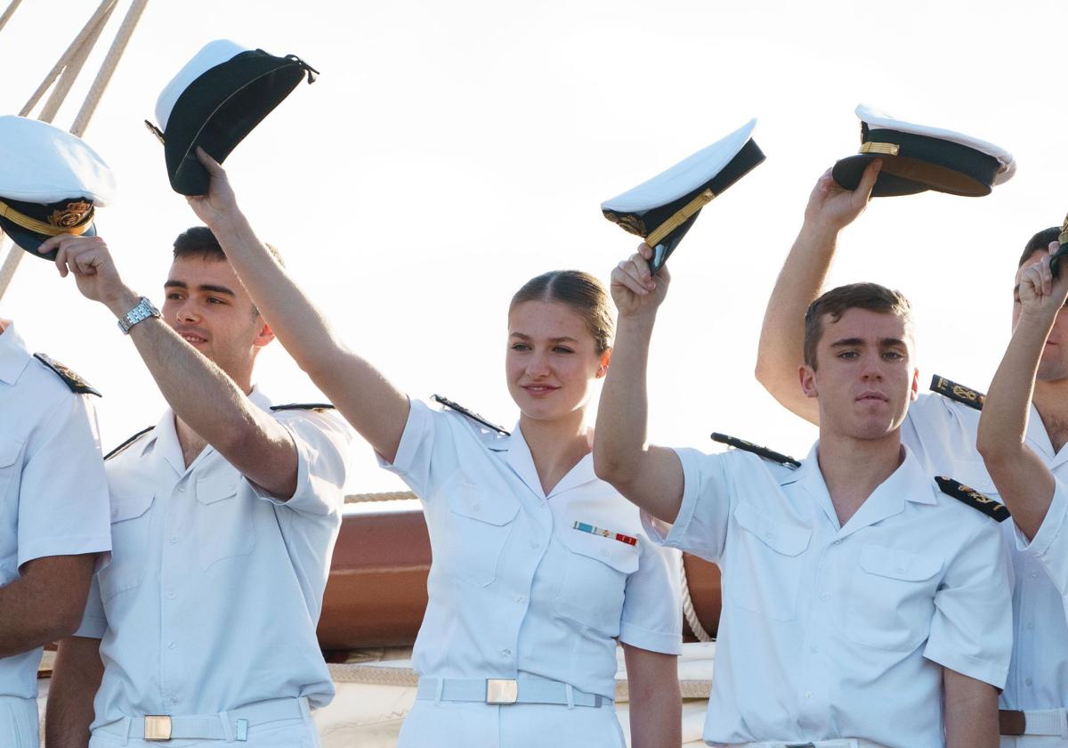 Leonor llega a Tenerife a bordo de Elcano