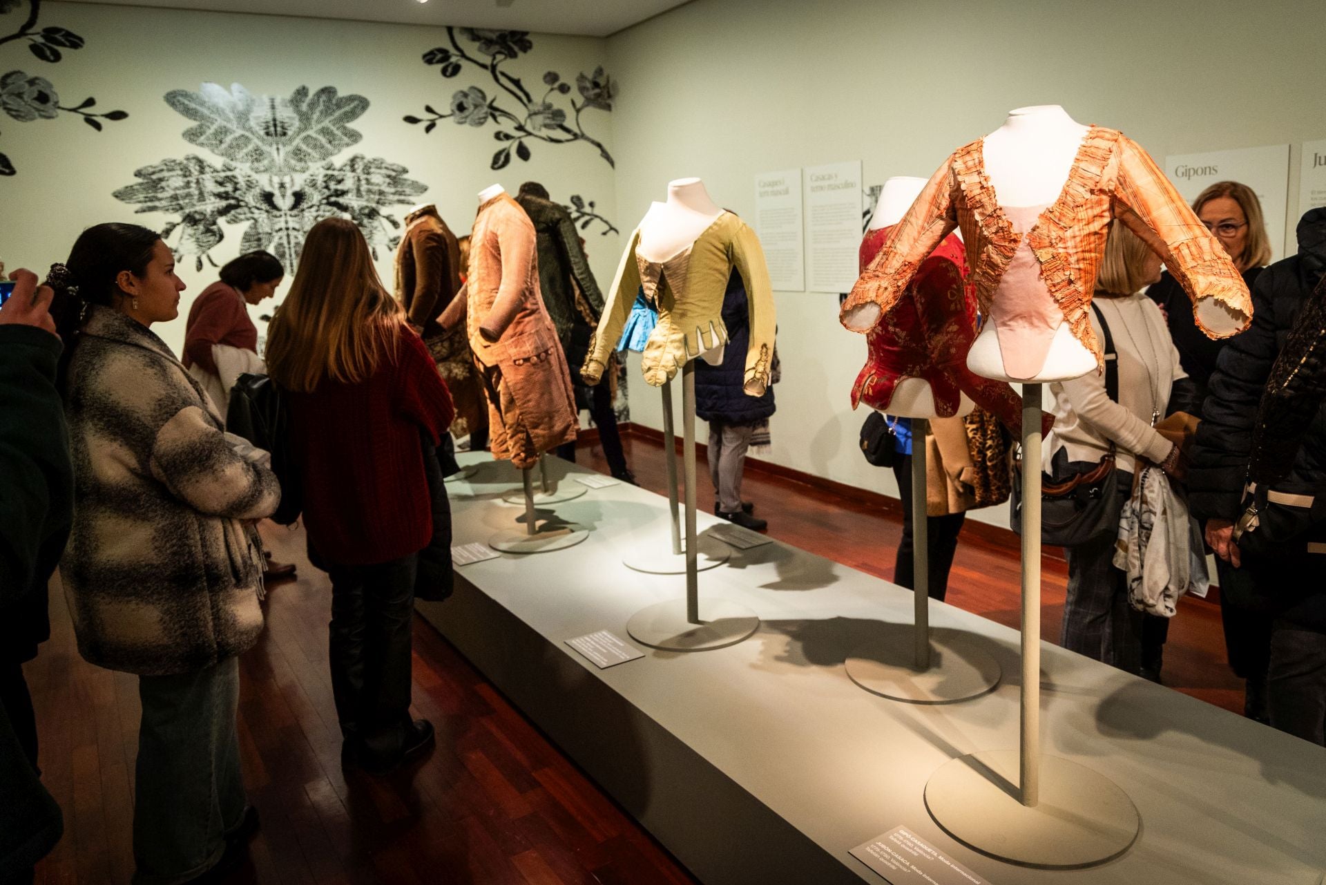 La espectacular colección de trajes de una ilustre familia valenciana