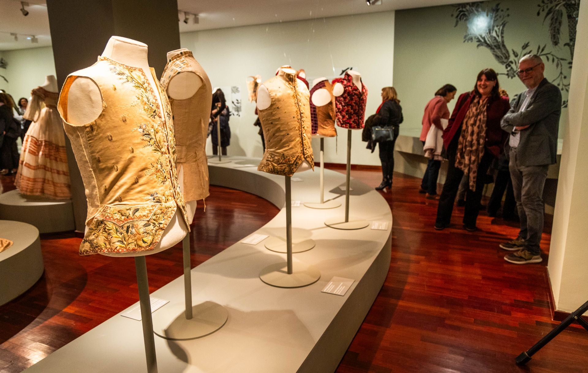 La espectacular colección de trajes de una ilustre familia valenciana