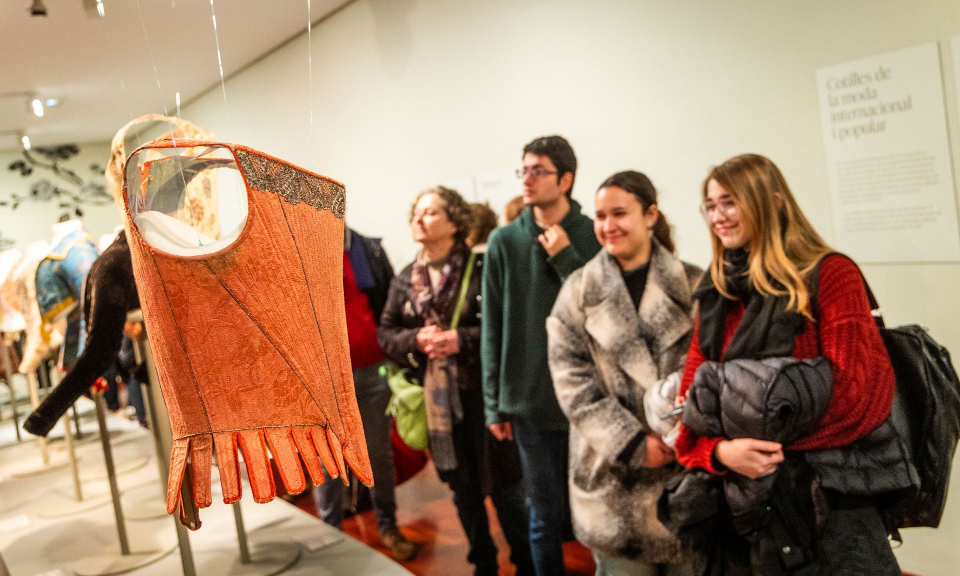 La espectacular colección de trajes de una ilustre familia valenciana