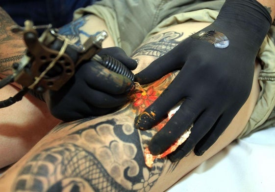 Coloración de un tatuaje.