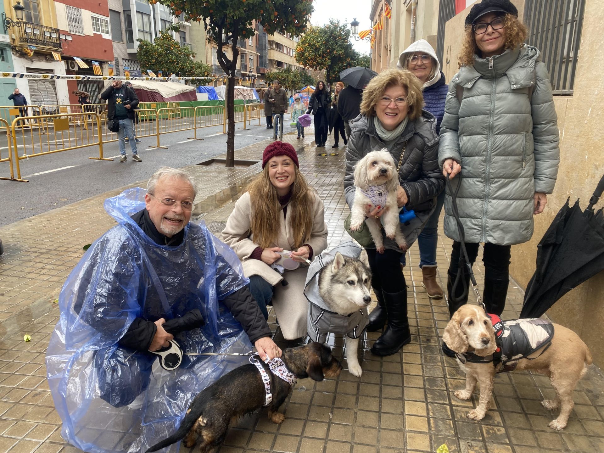 Las mascotas de Valencia, fieles a su cita con la bendición de Sant Antoni