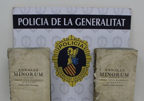 La Policía  interviene cuatro libros del siglo XVIII robados de la Biblioteca Franciscana del Monasterio de Santo Espíritu de Gilet