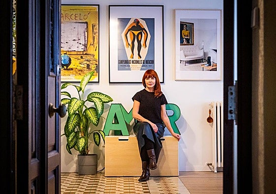 Sonia Rayos, en su casa, donde se respira la paz que busca en las viviendas que diseña.