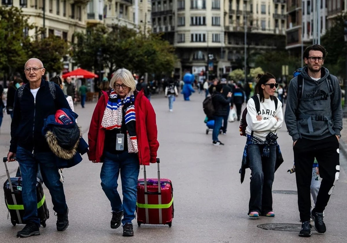 Turistas en el centro de la ciudad.