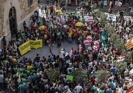 Concentración en la plaza de Manises, enmarcada en la pasada huelga educativa.