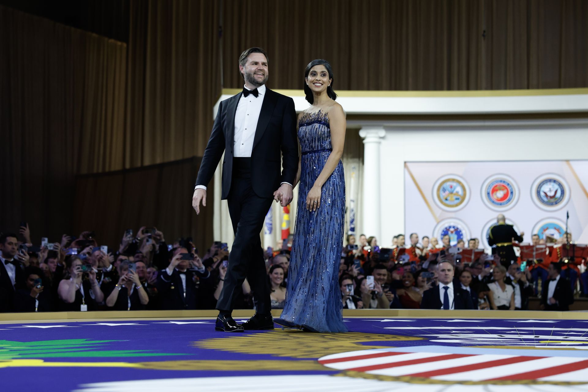 Los impecables looks de Ivanka y Melania Trump en el baile del Comandante en Jefe