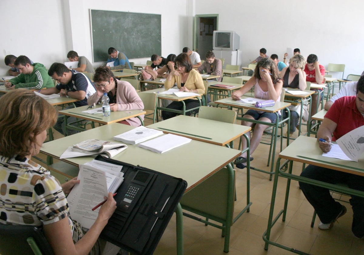 Pruebas libres para la obtención del graduado escolar, en una imagen de archivo. N