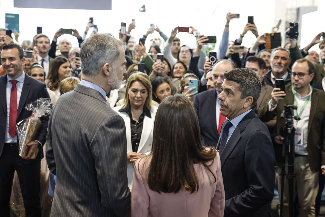 Fotos: los Reyes visitan el stand de la Comunitat Valenciana en Fitur ...