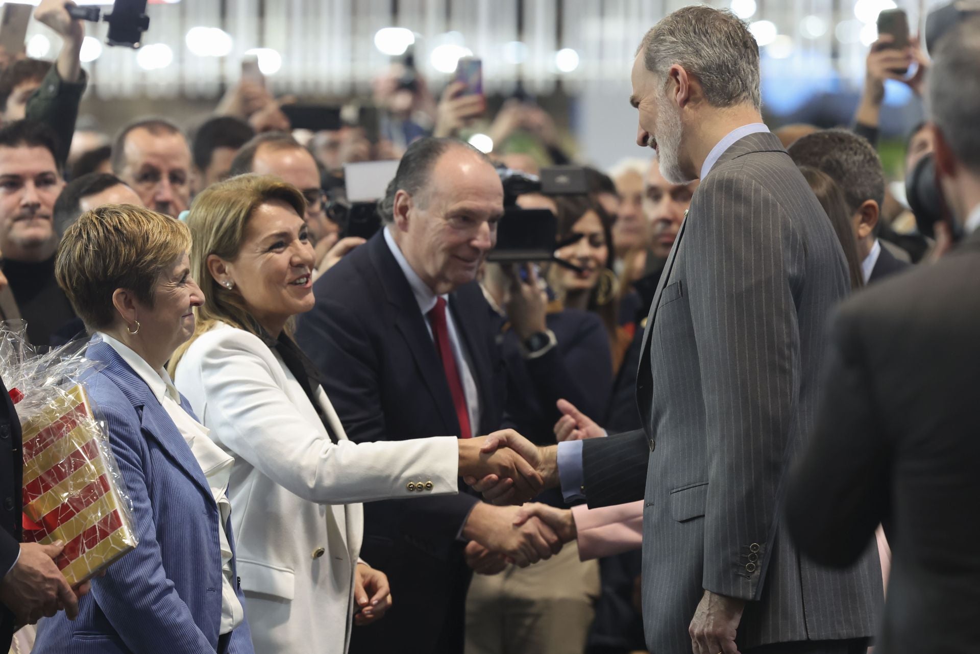 Fotos: los Reyes visitan el stand de la Comunitat Valenciana en Fitur