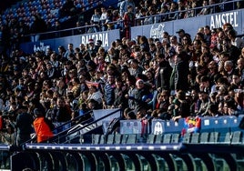 Aficionados del Levante en el entrenamiento a puertas abiertas de enero