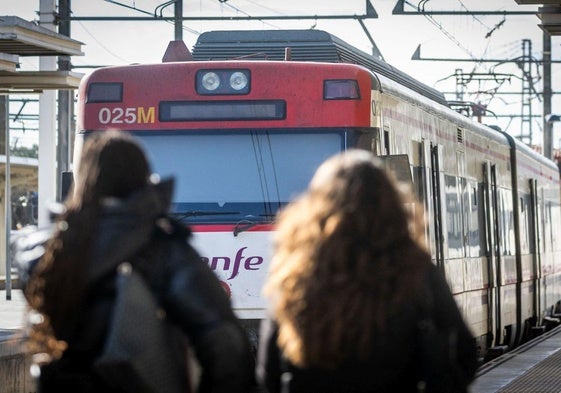 Clamor entre estudiantes y trabajadores contra el fin de la gratuidad de los viajes de Cercanías