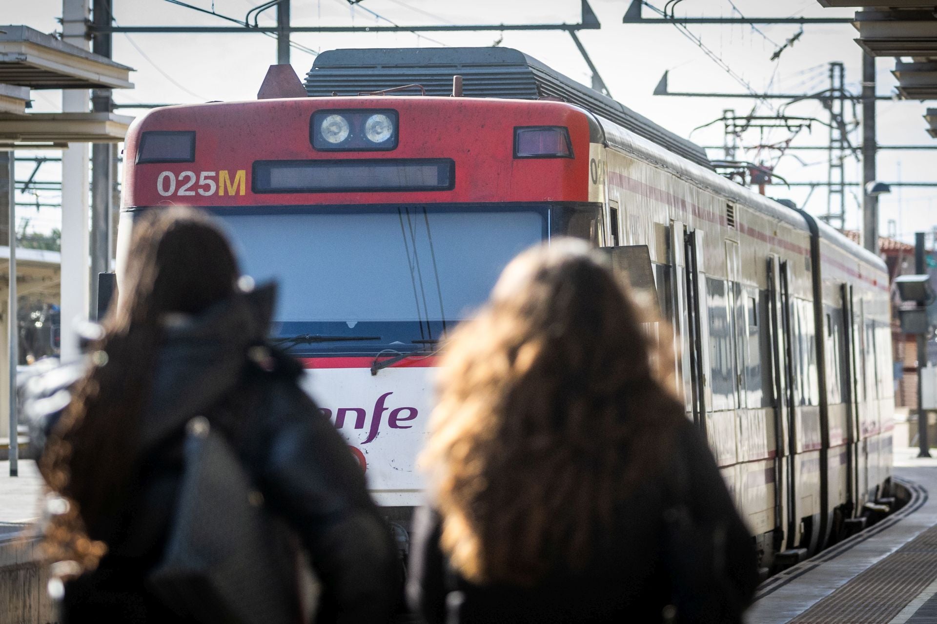 Clamor entre estudiantes y trabajadores contra el fin de la gratuidad de los viajes de Cercanías