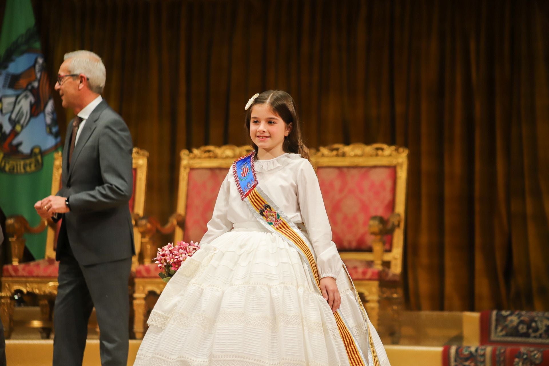 Ensayo de la exaltación de la fallera mayor infantil de Valencia