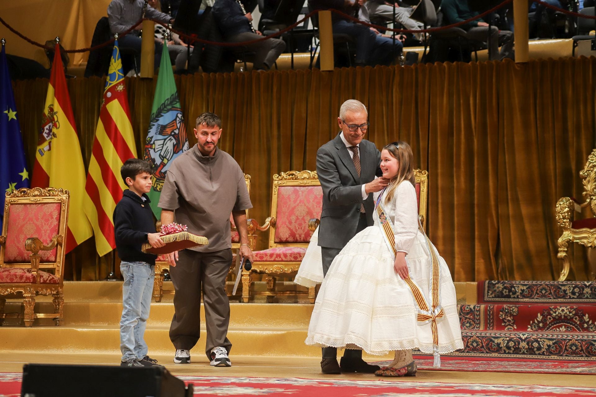 Ensayo de la exaltación de la fallera mayor infantil de Valencia