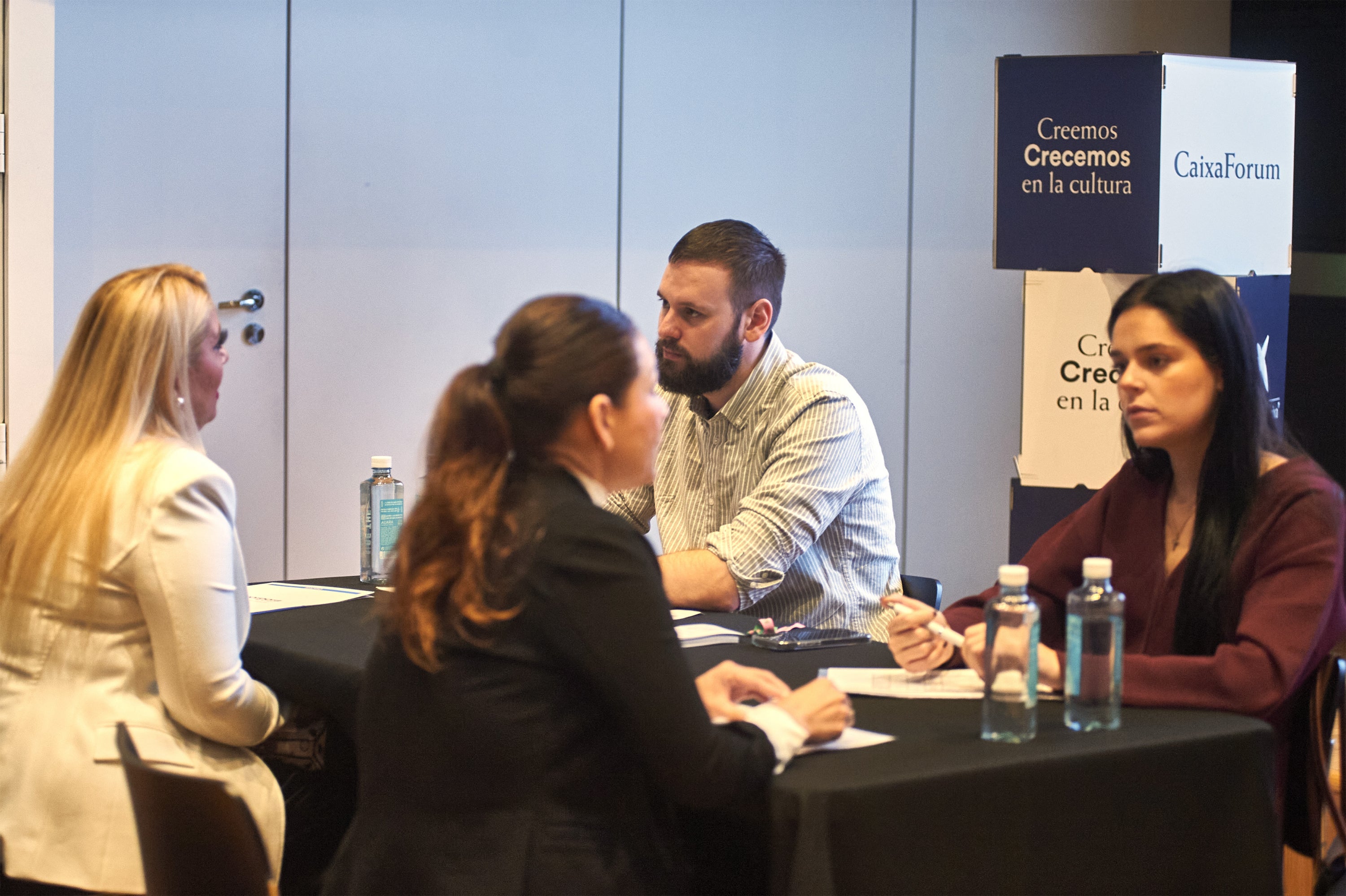 Fundación 'la Caixa' promueve iniciativas como las sesiones de speed dating laboral.