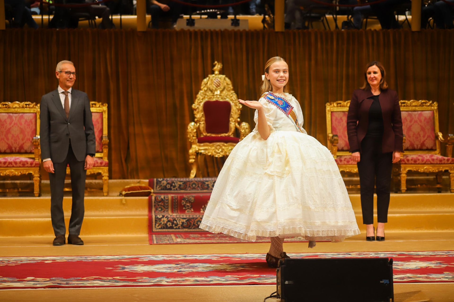 Ensayo de la exaltación de la fallera mayor infantil de Valencia