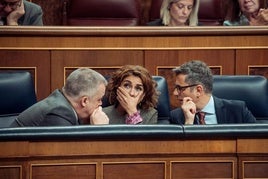 La ministra Montero, en el centro, en el Congreso.