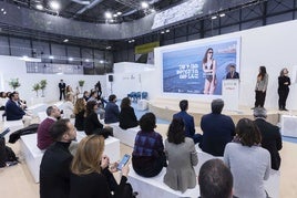 El alcalde, durante el acto central en Fitur.