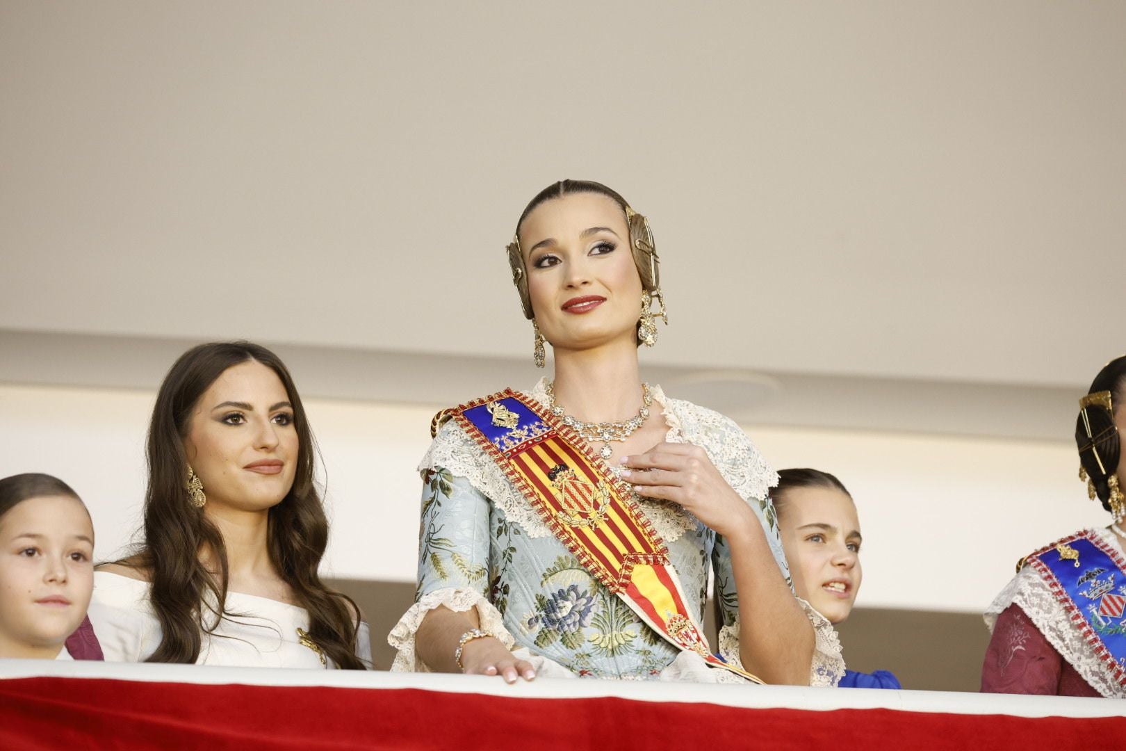 La exaltación de la fallera mayor infantil de Valencia, Lucía García, en imágenes