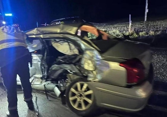 Estado en el que quedó el coche en el que viajaban las jóvenes fallecidas en Cantabria.