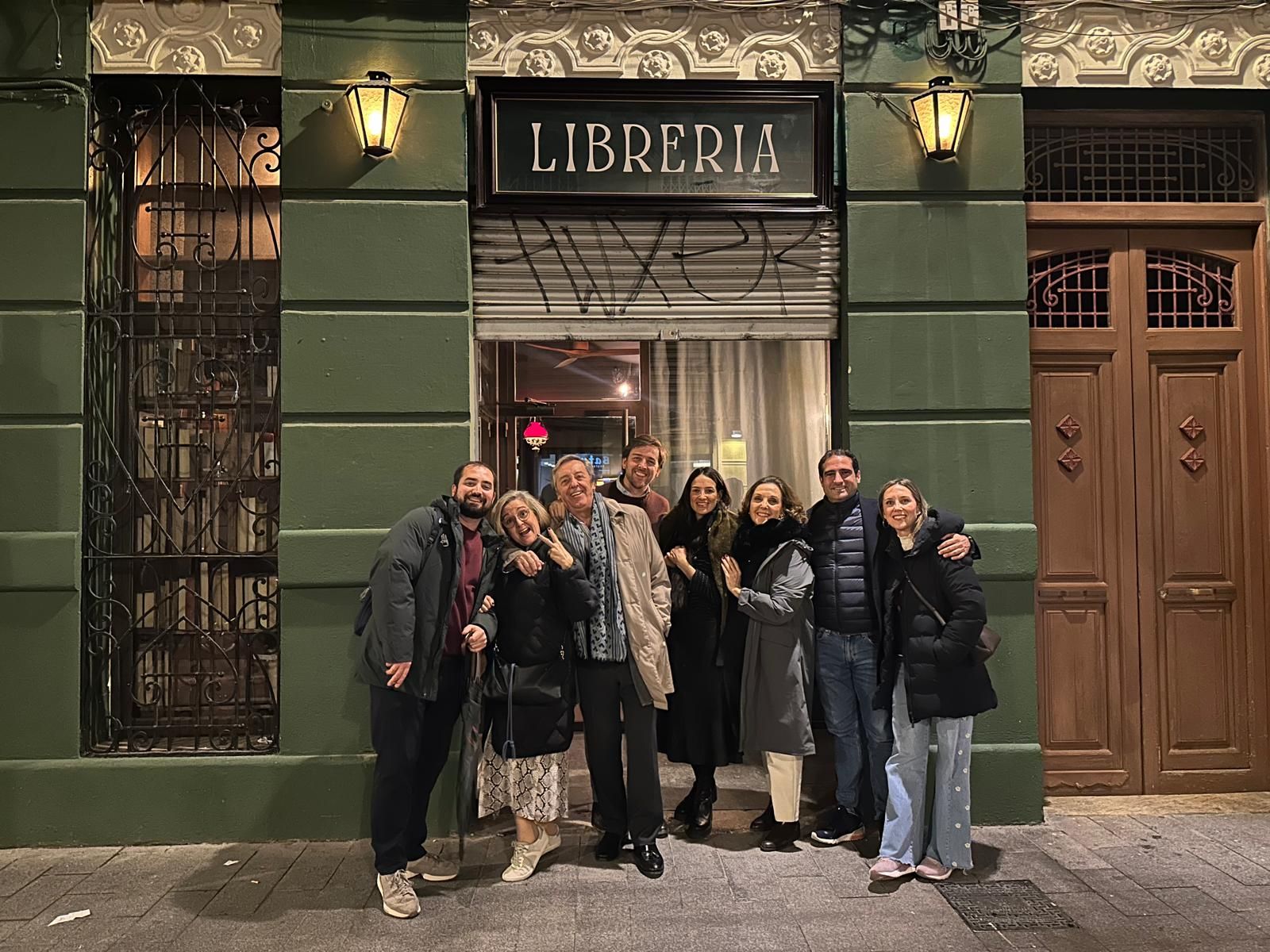 Así es la librería-coctelería de los Serratosa