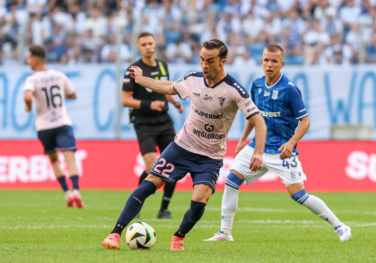 Manu Sánchez, en un partido de la liga de Polonia.