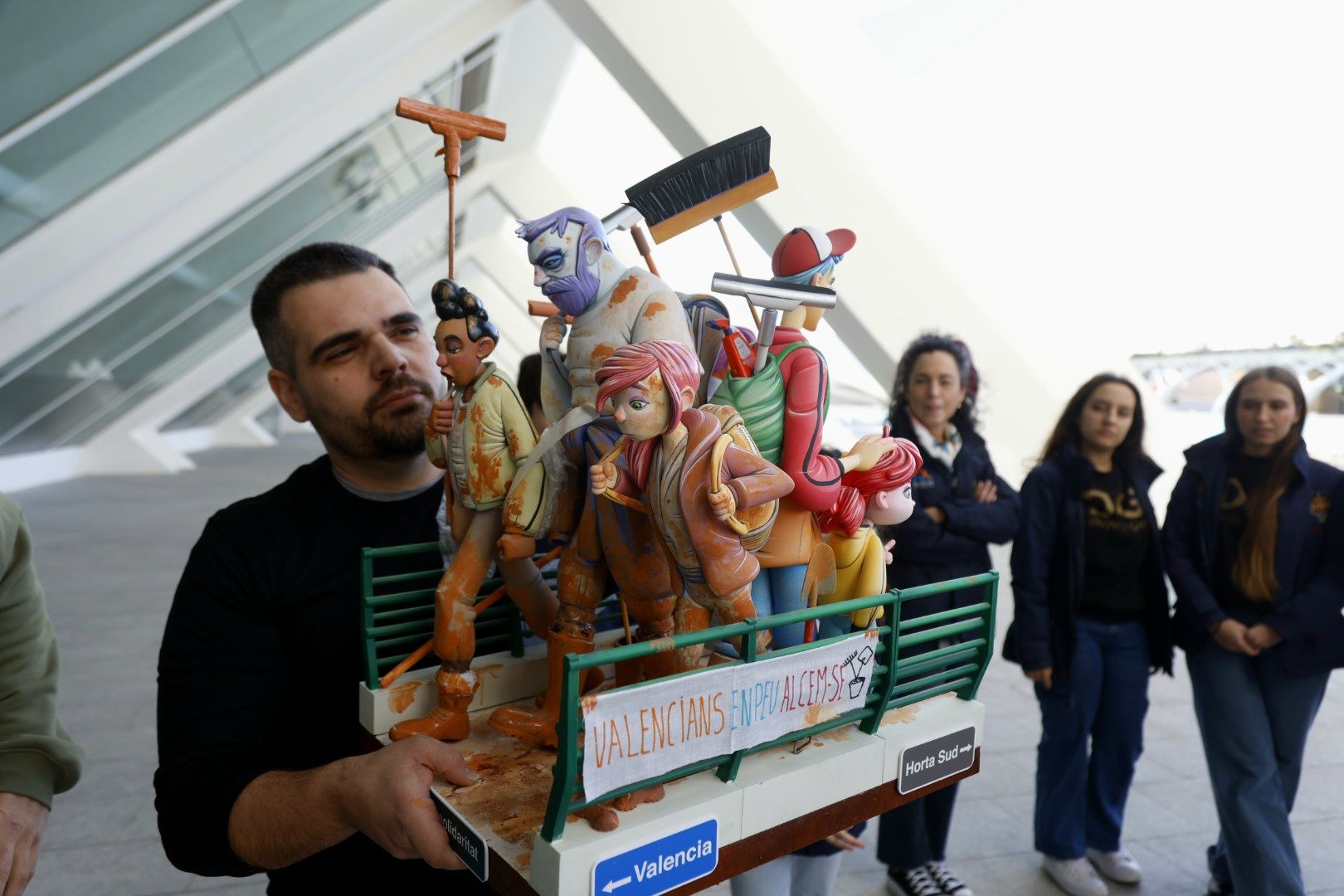 Entran las primeras piezas a la Exposición del Ninot