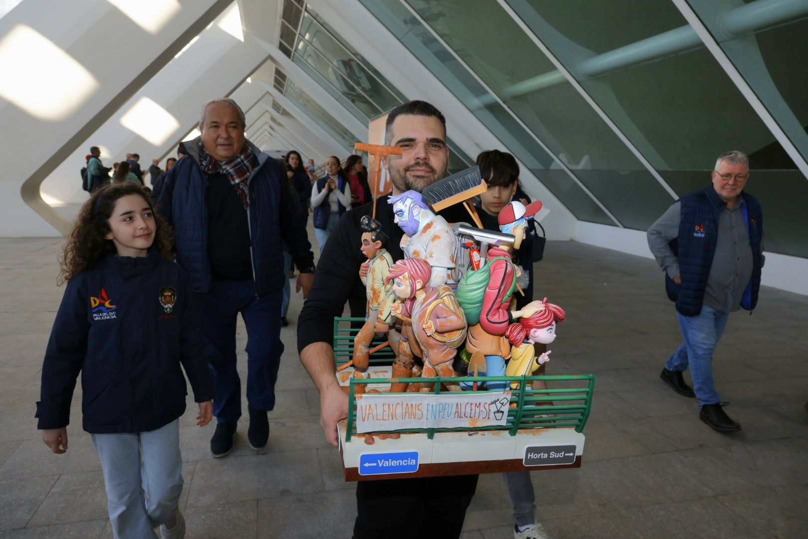 Entran las primeras piezas a la Exposición del Ninot