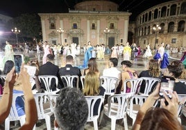 Desfile de la Mediterranea Fashion Week en la plaza de la Virgen.