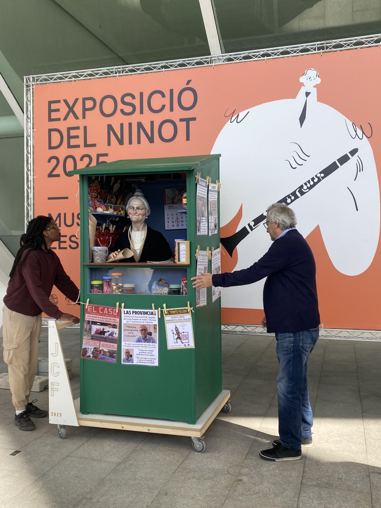 Entran las primeras piezas a la Exposición del Ninot