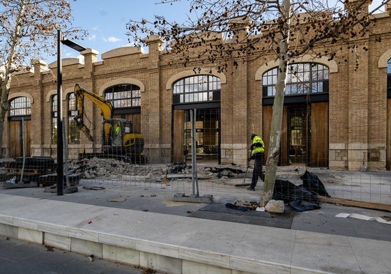 Obras en una de las naves de Demetrio Ribes del Parque Central.