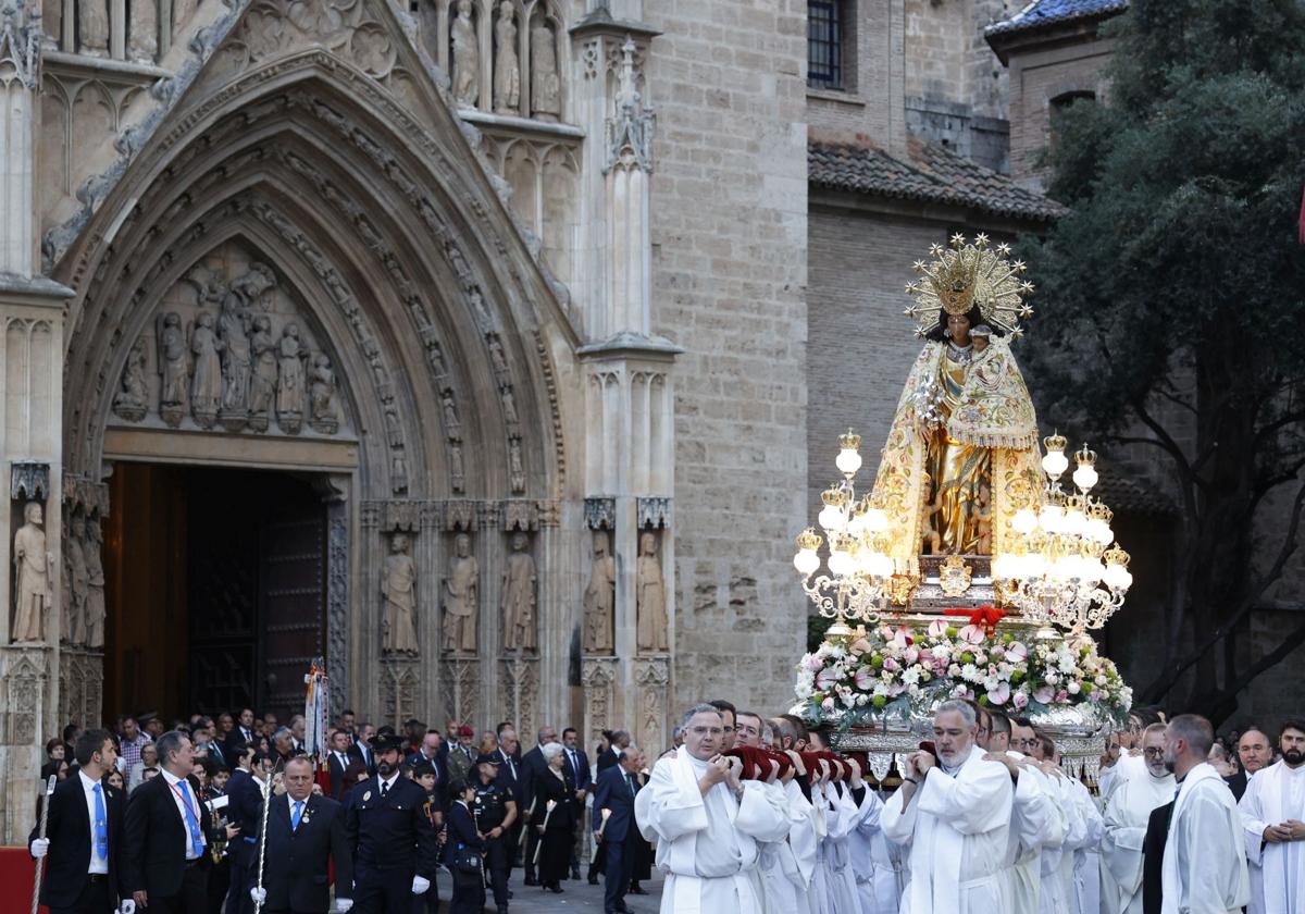 Procesión de la Virgen de los Desamparados en Valencia.