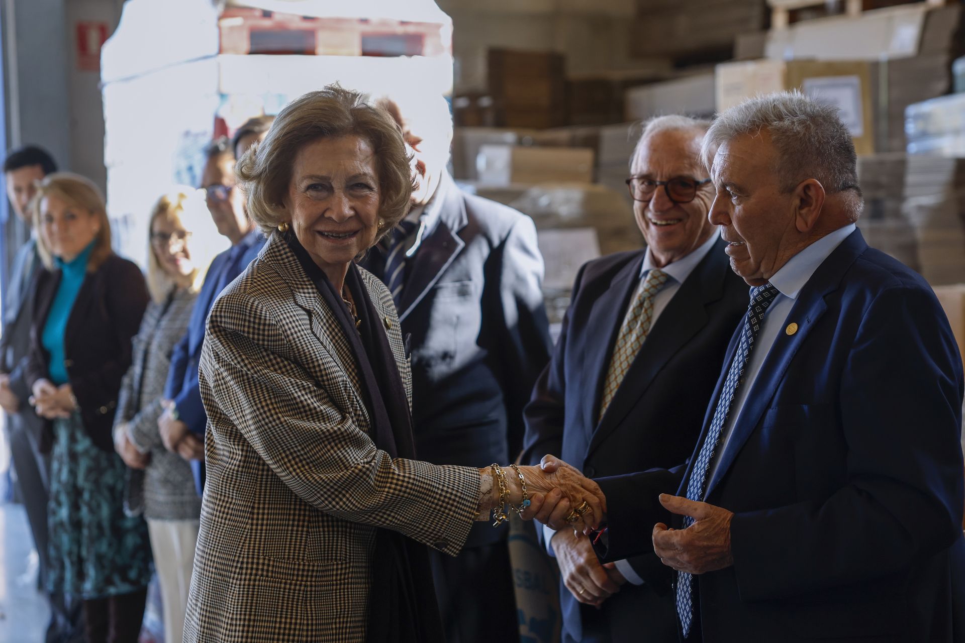 Doña Sofía visita el Banco de Alimentos de Valencia