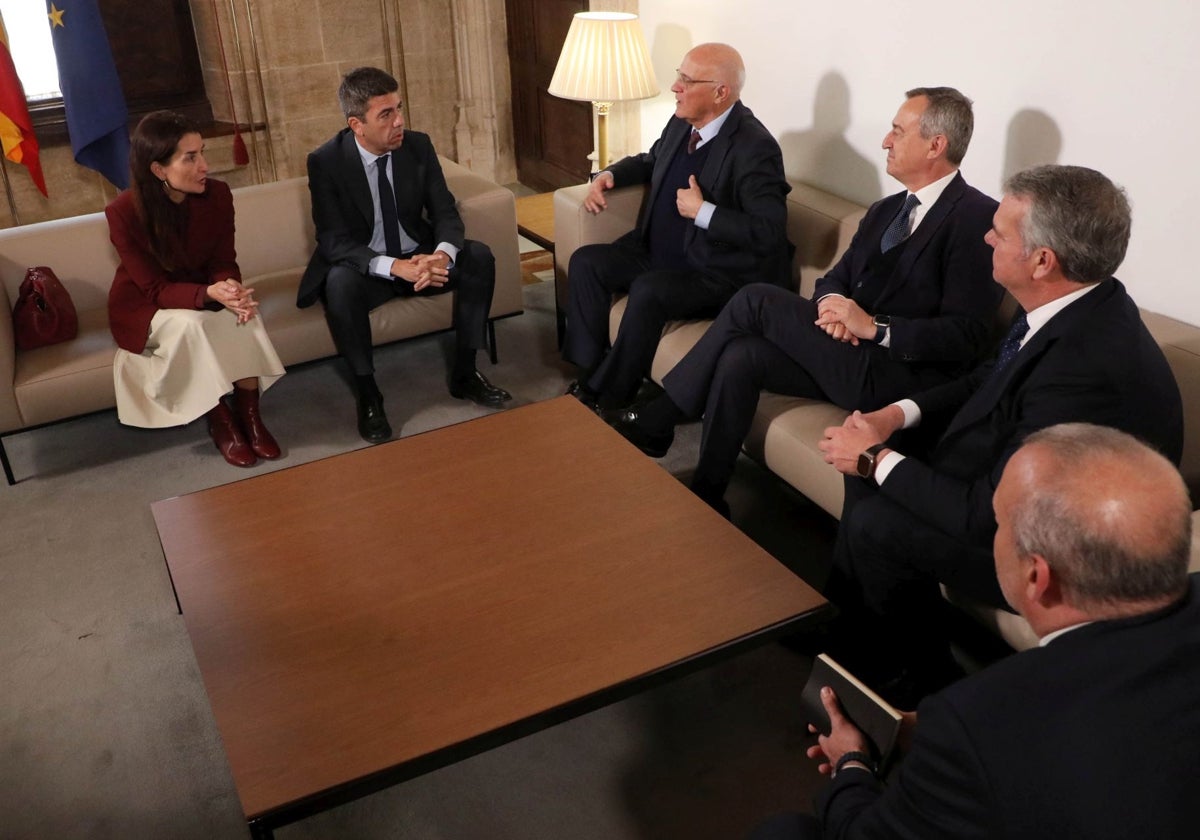 Reunión entre la Generalitat y representación del Banco Sabadell.