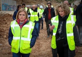 La alcaldesa de Torrent (d), Amparo Folgado, este miércoles con la delegada del Gobierno, Pilar Bernabé.