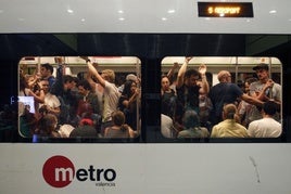 Viajeros de Metrovalencia, en una jornada de huelga en una imagen de archivo.