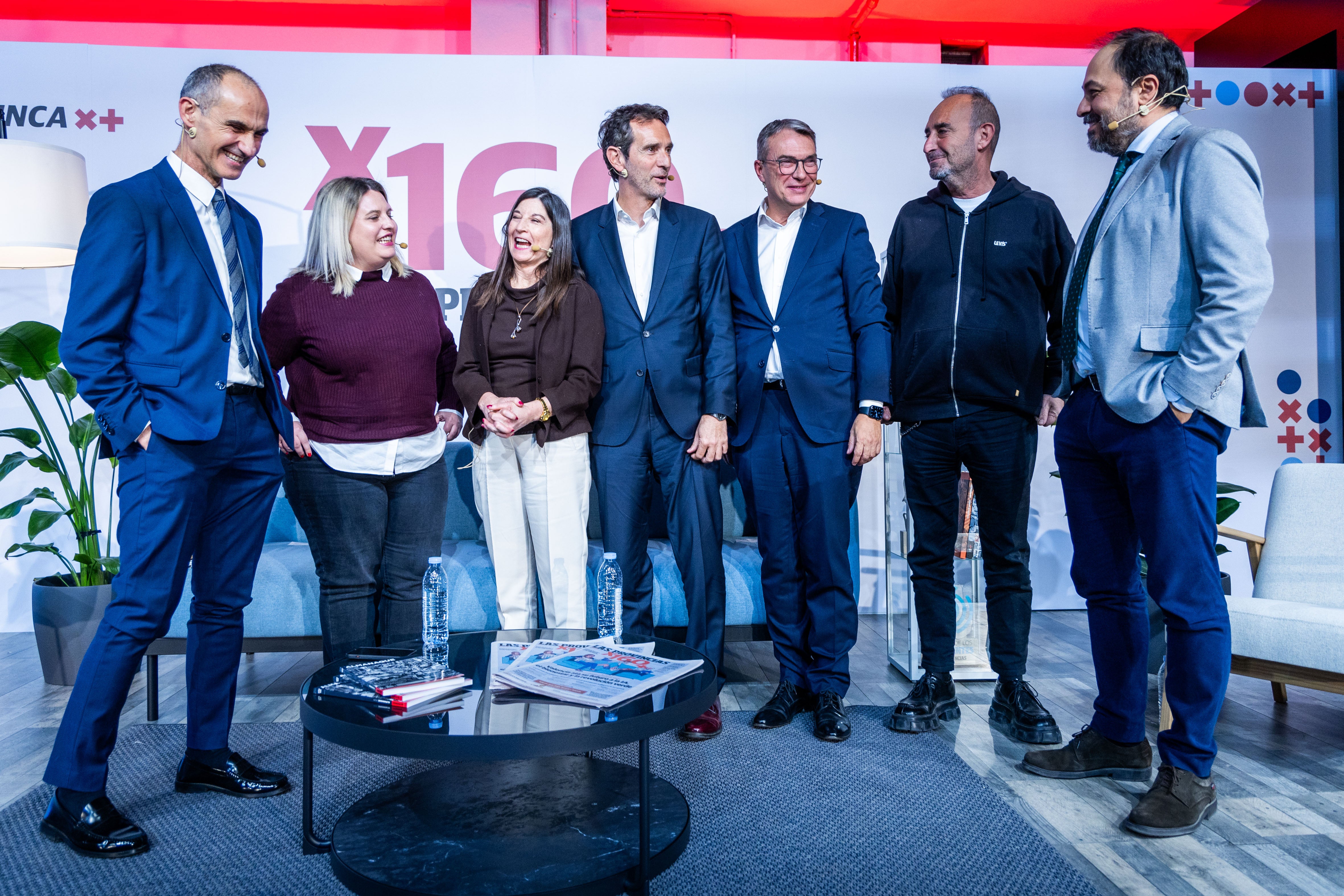 Los siete periodistas participantes en el coloquio, durante el encuentro en La Rotativa de LAS PROVINCIAS.